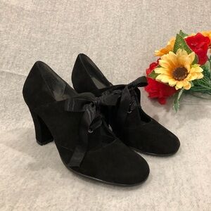 NWT - Aerosoles Black Suede Heeled Oxfords with Ribbon Closure